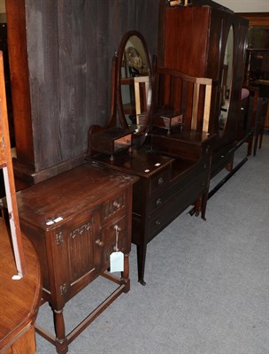 Lot 1441 - A reproduction oak linen-fold side cabinet; a mahogany and crossbanded bedside cupboard; an...