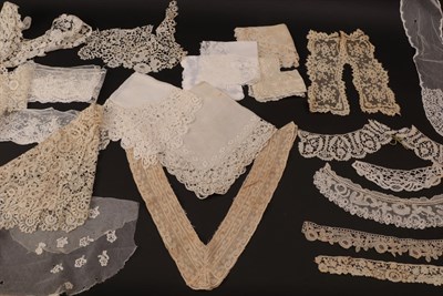 Lot 6097 - Assorted Late 19th Century/Early 20th Century Lace comprising Honiton lace collar and...