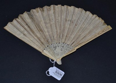 Lot 5006 - A Scarce, Small and Dainty Very Early 19th Century Fan, the ivory monture slender and with...