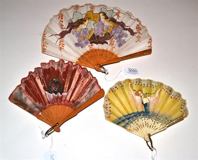 Lot 5050 - A 20th Century Fan in fontange form, the yellow gauze, mounted à l'Anglaise on celluloid...