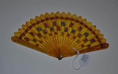 Lot 5101 - An Early 19th Century Horn Brisé Fan, the nineteen inner sticks and two guards with gently pointed