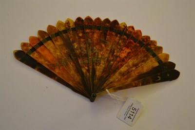 Lot 5114 - An Early 19th Century Tortoiseshell Brisé Fan, barrel head, the twenty inner sticks and two guards