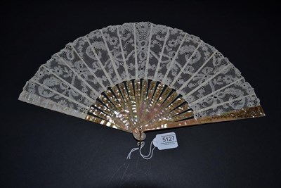 Lot 5127 - A Fine and Rare Bucks Lace Fan from around 1900/1910. On a monture of pink mother-of-pearl,...