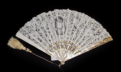 Lot 5131 - A Late 19th Century/Early 20th Century Mixed Brussels Lace Fan, the central flower a Point de...