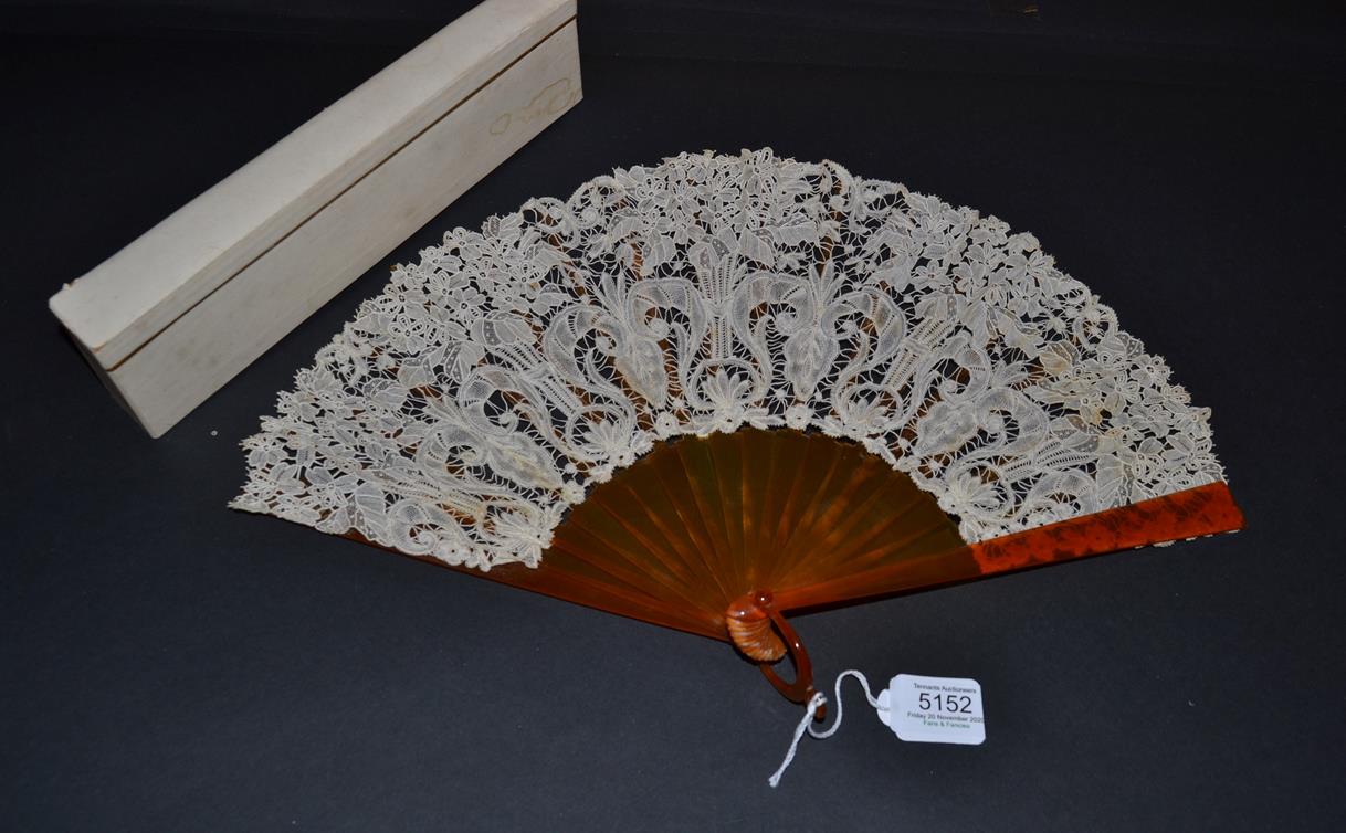 Lot 5152 - A Fine Belgian Mixed Lace Fan of Art Nouveau Design, circa 1900, the crisp and clean leaf...