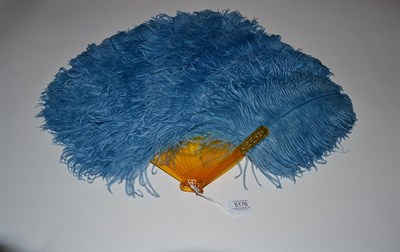 Lot 5176 - An Attractive Mid-Blue Ostrich Feather Fan, the monture of simulated blonde tortoiseshell, the...