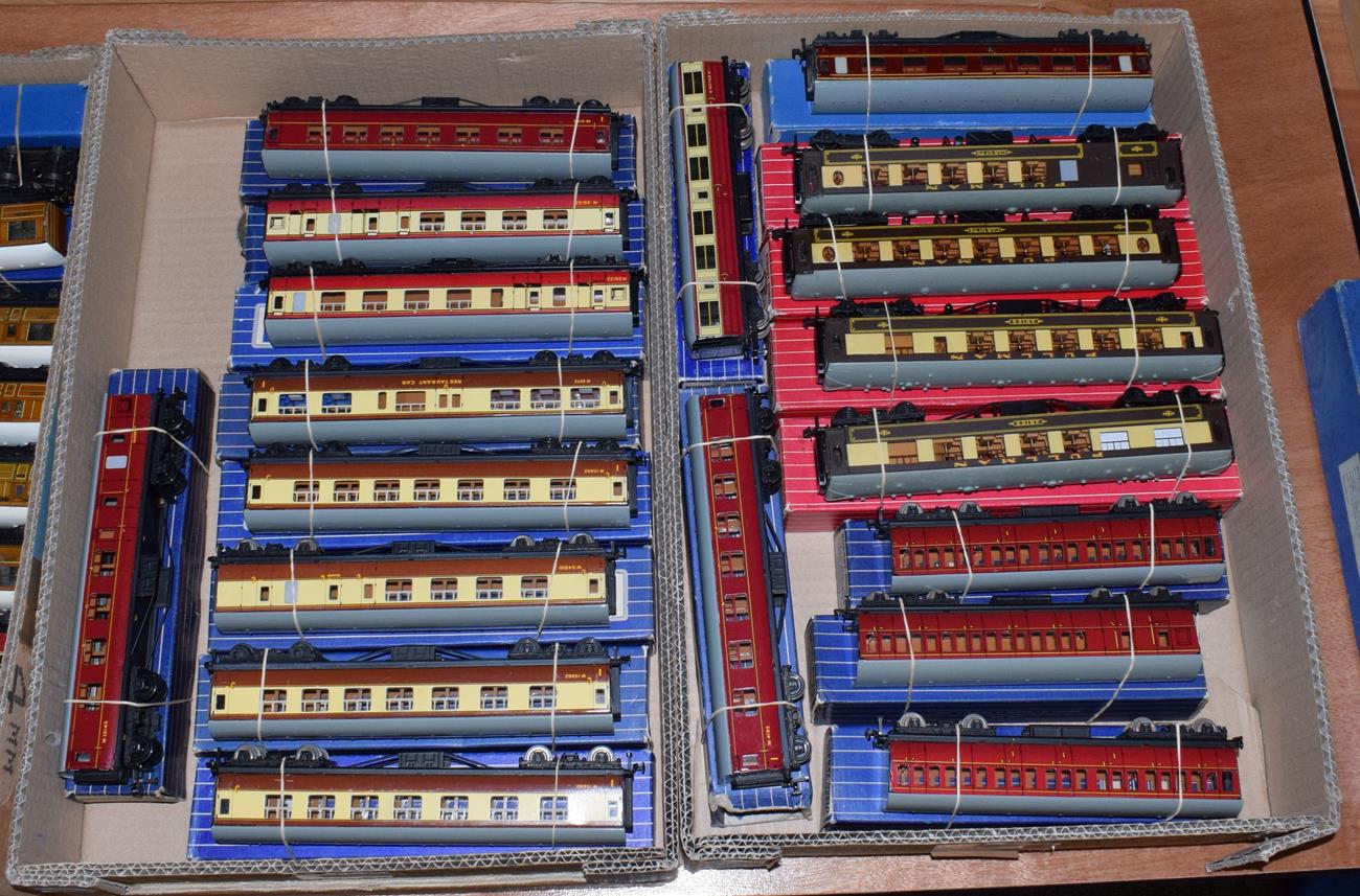 Lot 3198 - Hornby Dublo 3/2-Rail Coaches including five BR(W), four Pullman, three suburban and others...