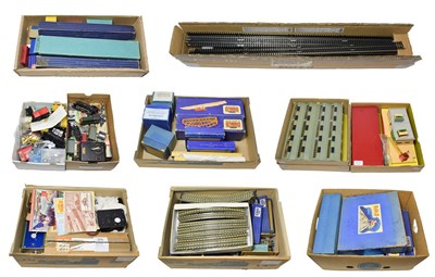Lot 3207 - Hornby Dublo 5005 Engine Shed and 5006 Extension (constructed together, with boxes G-E) constructed