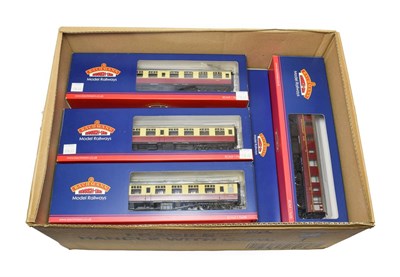 Lot 3252 - Bachmann OO Gauge Coaches 34630, 3x34675B, 39026G, 2x39027G, 2x39052E, 2x39076F, 39101C and...