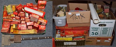 Lot 3328 - OO Gauge Accessories a collection of assorted items including a Trix coal conveyor, Scaledale...