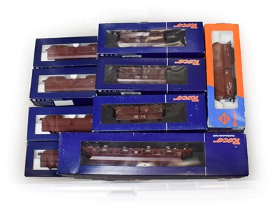 Lot 3392 - Roco HO Gauge Wagons 2x44002 DB Wagon sets, 8x66056 Hopper wagons; Erz IIId Hopper wagons...