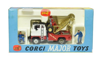 Lot 3558 - Corgi 1142 Holmes Wrecker Recovery Vehicle (E, with both figures, box E-G)