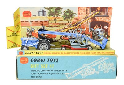 Lot 3589 - Corgi Gift Set No.47 Working Conveyor On Trailer With Ford 5000 Super Major Tractor (E,...