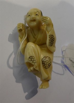 Lot 118 - Japanese ivory netsuke, kneeling man with a basket, 4.5cm high; and another carrying a gourd, 4.5cm