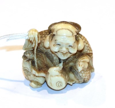 Lot 134 - Japanese ivory netsuke, seated Daikoku with drum, 3.5cm high