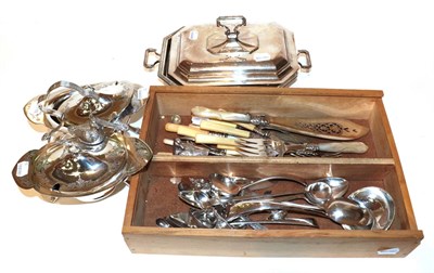 Lot 198 - A collection of assorted silver and silver plate, the silver comprising a pair of modern duck...