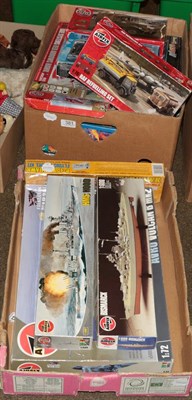 Lot 381 - Airfix and others, a collection of assorted unmade kits (contents unchecked, boxed) (13)