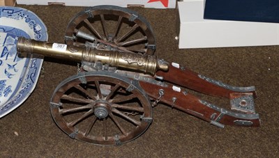 Lot 387 - A reproduction cannon