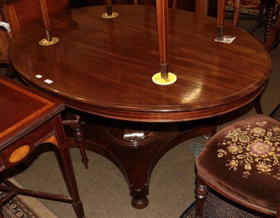 Lot 1293 - A William IV mahogany tilt-top loo table, moulded top on turned central column, quatreform...