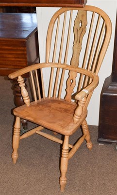 Lot 1426 - An elm country Windsor chair