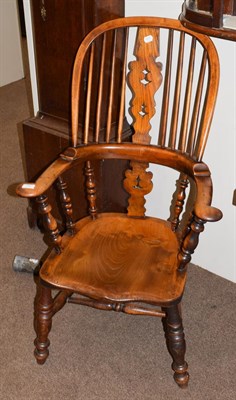 Lot 1427 - An elm Windsor chair