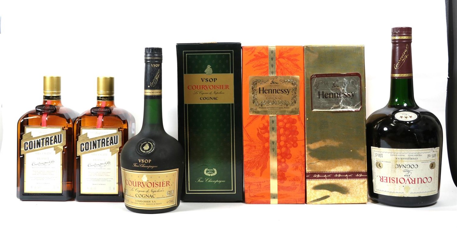 Lot 5050 - Hennessy Very Special Cognac, 40% vol 70cl (two bottles in unopened gift wrapped presentation...