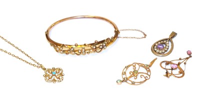 Lot 47 - A collection of Edwardian jewellery including a hinged seed pearl bangle, of foliate design; a...