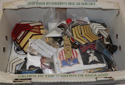 Lot 118 - A Large Quantity of Embroidered, Woven and Printed Cloth Insignia, mainly British including cap...