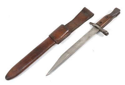 Lot 299 - A First World War Ross Mk.2 Bayonet, with 25.5cm pointed steel blade, the steel hilt with...