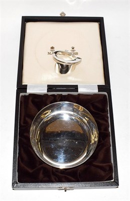 Lot 270 - An Elizabeth II silver napkin-ring, by Graham Leishman Stewart, Edinburgh, 1986, tapering coil...