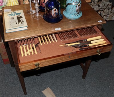 Lot 309 - An oak three drawer canteen and contents