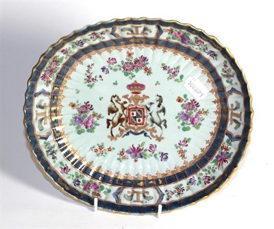 Lot 367 - A Sampson of Paris Armorial dish in the oriental taste