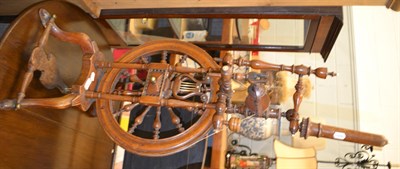 Lot 1285 - An 18th century walnut spinning wheel