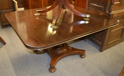 Lot 1330 - A mid 19th century mahogany dining table, 130cm diameter