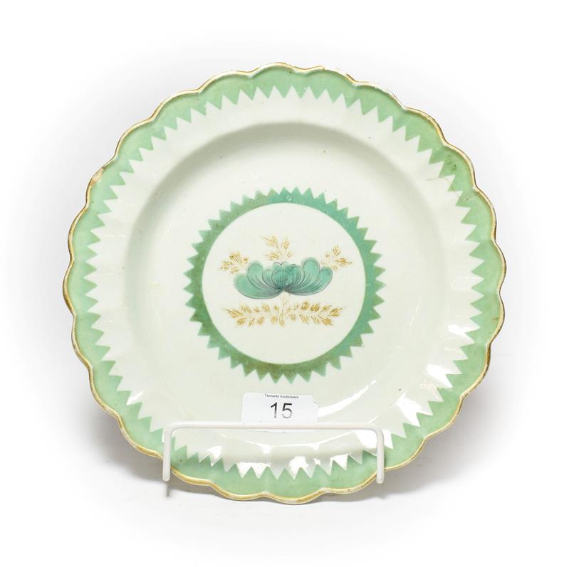 Lot 15 - An 18th century Worcester lobed plate, decorated with gilt and French green enamel with a saw tooth