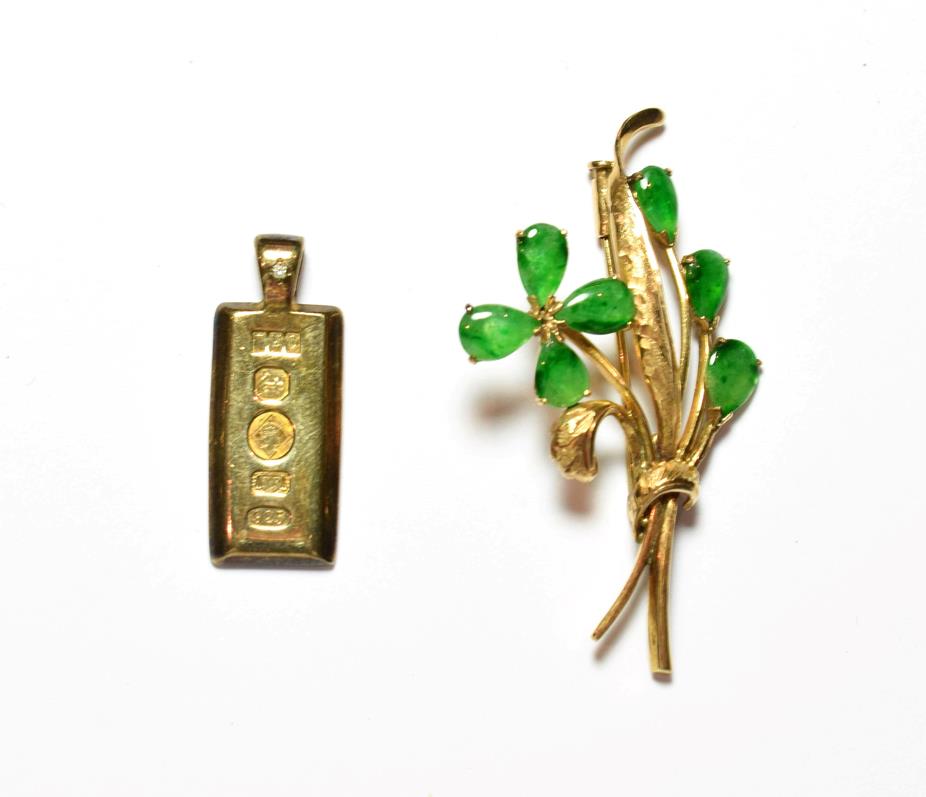 Lot 61 - A green stone floral spray brooch, stamped '14K', length 5.5cm; and a silver ingot