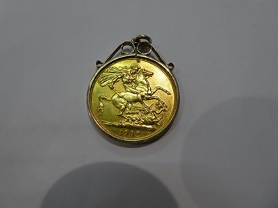 Lot 67 - A two pound coin, dated 1902, loose mounted as a pendant