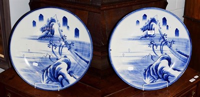 Lot 286 - A pair of blue and white chargers