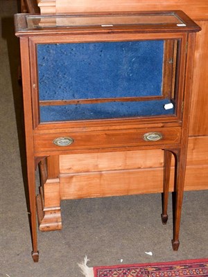 Lot 1210 - An Edwardian inlaid single drawer glazed display cabinet