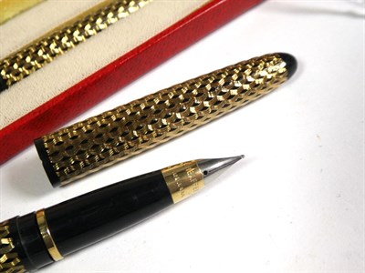 Lot 154 - A Lady Sheaffer fountain pen and matching pencil (cased), two Sheaffer's Australian fountain...