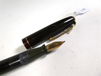 Lot 176 - A Waterman's W-5 fountain pen with nib stamped 14ct, a Waterman's 502 fountain pen with nib stamped
