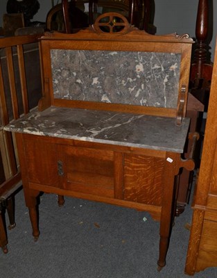 Lot 1195 - An early 20th century oak three piece bedroom suite; comprising a marble top washstand,...