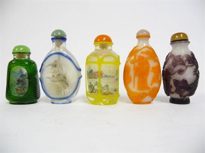 Lot 206 - A Group of Five Chinese Two-Colour Cameo Cut Snuff Bottles, early 20th century, three...