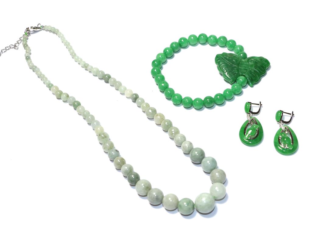 Lot 65 - A graduated jadeite necklace, clasp stamped '925', length 47cm, an elasticated jadeite bracelet and