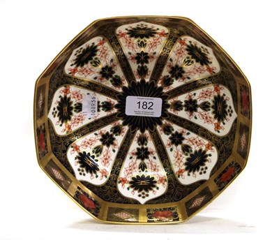 Lot 182 - A Royal Crown Derby octagonal bowl, decorated in the Imari style, pattern 1128, 20.75cm wide