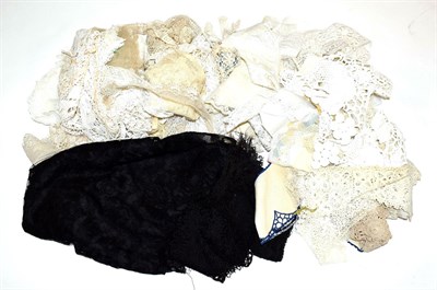 Lot 1138 - A collection of mixed late 19th century/early 20th century lace and embroidery including trimmings