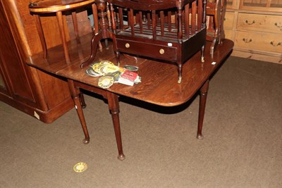 Lot 1282 - An 18th century oak gate leg dining table on turned supports terminating on pad feet, 145cm by 118m
