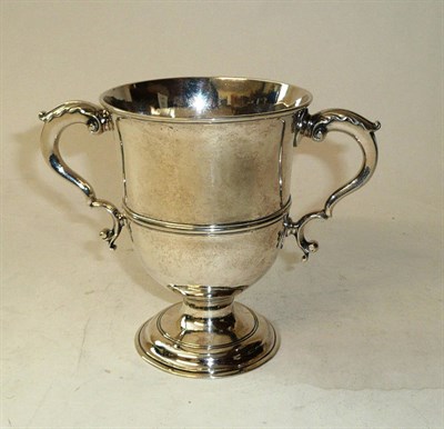 Lot 334 - A George III Cup, William & James Priest, London 1767, the spreading foot rising to a girdled...