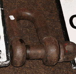 Lot 237 - A high tensile D shackle, by repute used on a North Sea oil rig circa. 1970s, 30cm