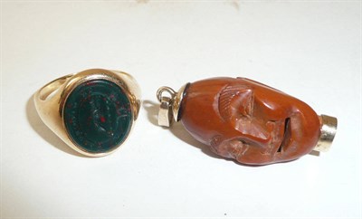 Lot 354 - A Bloodstone Signet Ring, the head cut with a greyhound crest and motto ON WITH SPEED, unmarked...